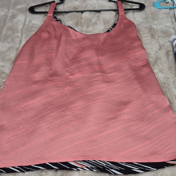 White House Black Market 2 reversible Camis. Pink and White Floral Camisole Set - Picture 3 of 6